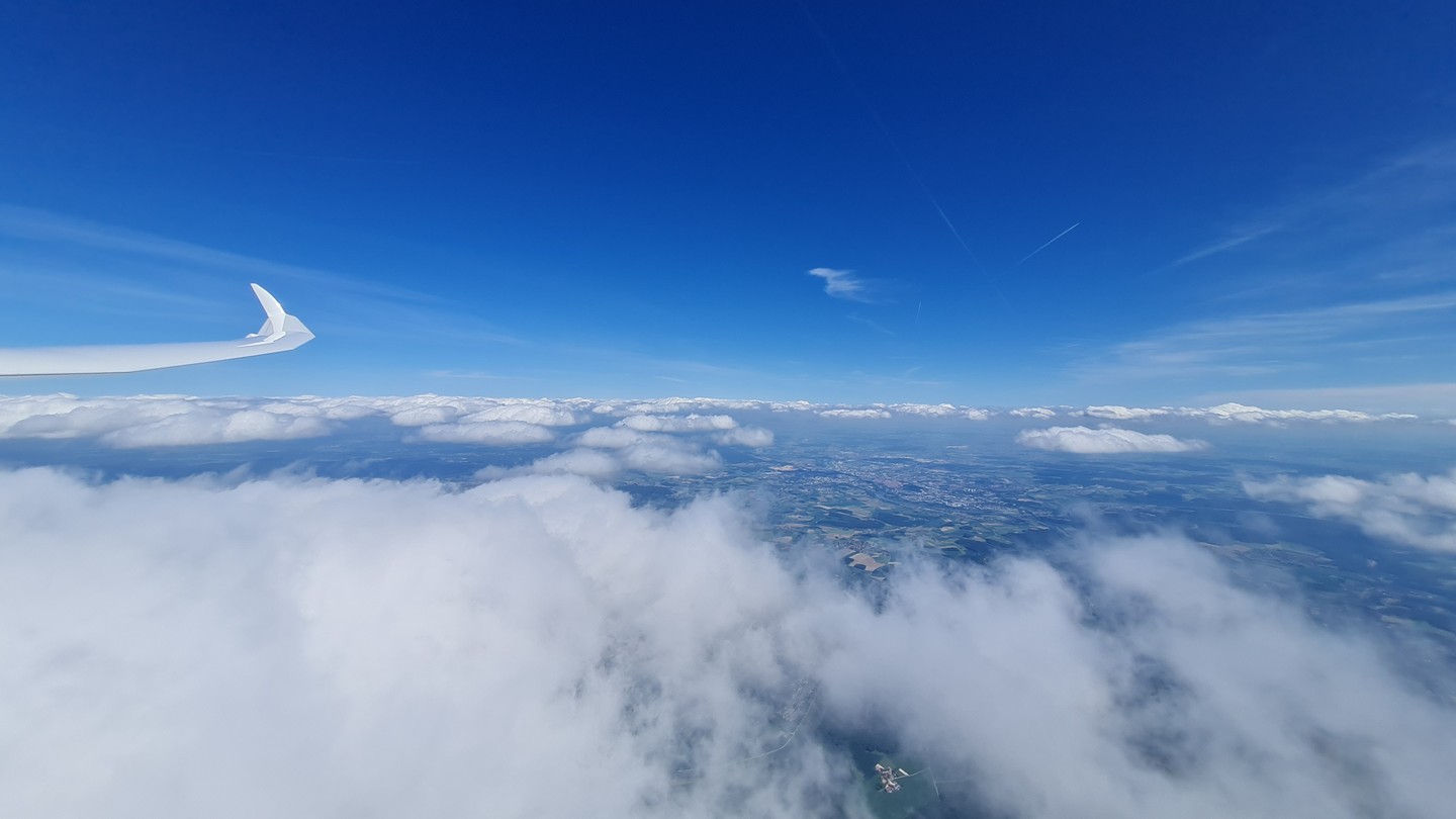 Impressionen von den Wellenflügen (bis FL95) ab Flugplatz Augsburg am Samstag und Sonntag... #segelfliegen #arcus #segelflug #gliding #soaring #segelflugzentrumaugsburg #sportinaugsburg #augsburg #edma